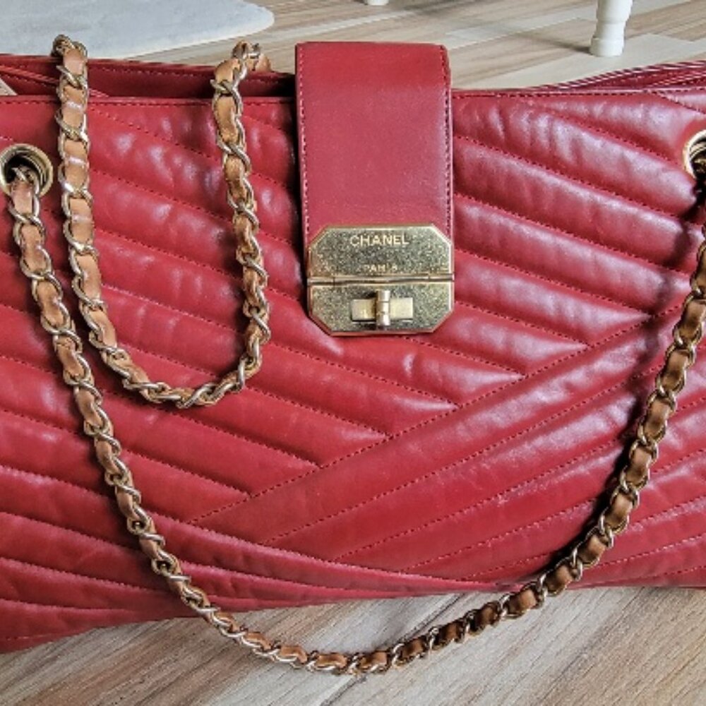 Chanel RED/TAN Gabrielle Chevron Chain Shoulder Lambskin Handbag